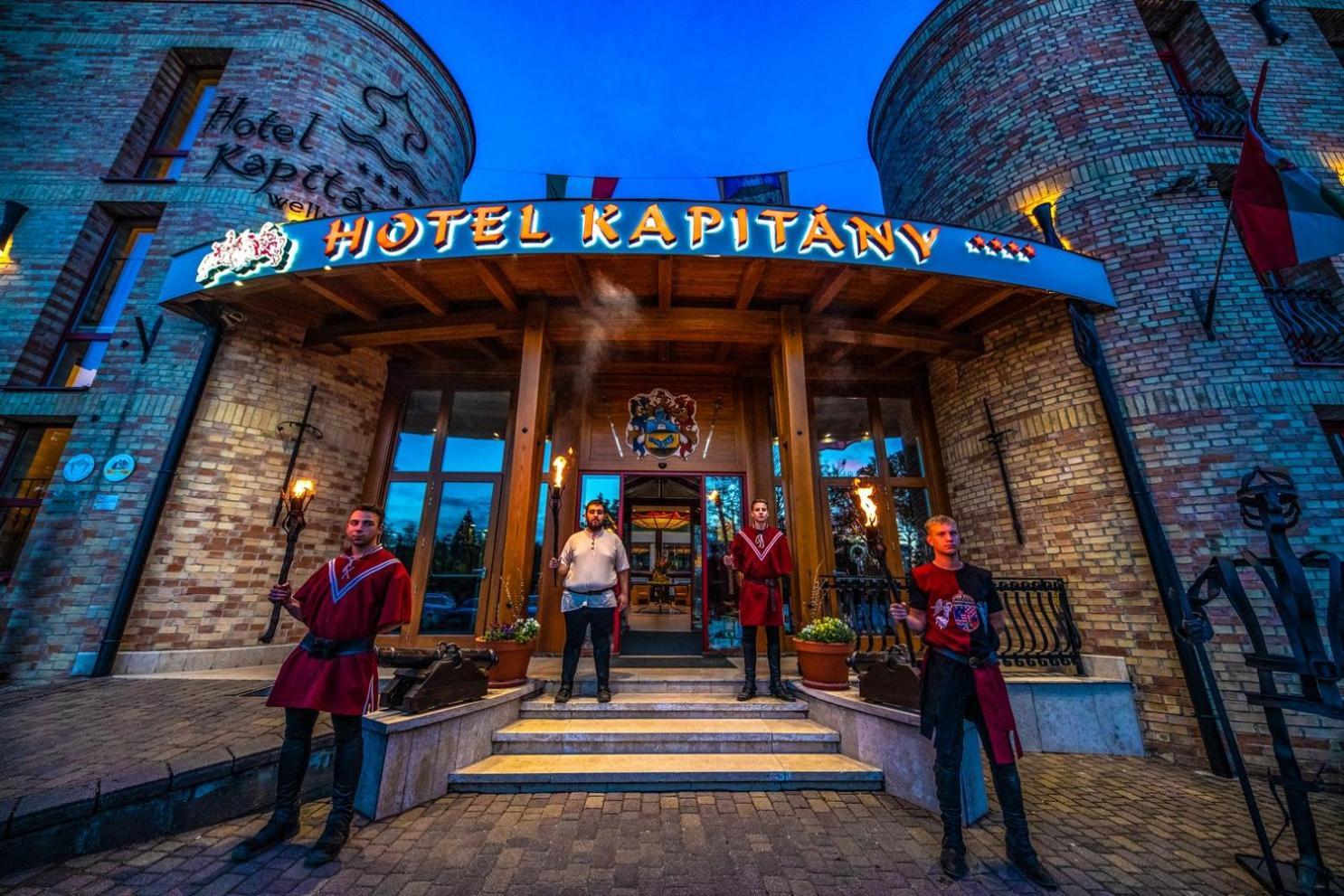 Hotel Kapitany Wellness Шюмег Екстер'єр фото